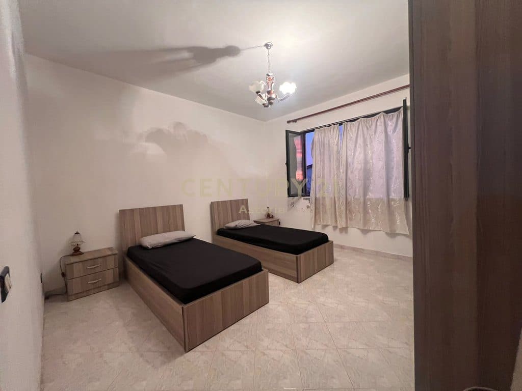 Shitet Shtëpi Private – Komoditet, Hapësirë dhe Mundësi Investimi, Kavaje 4