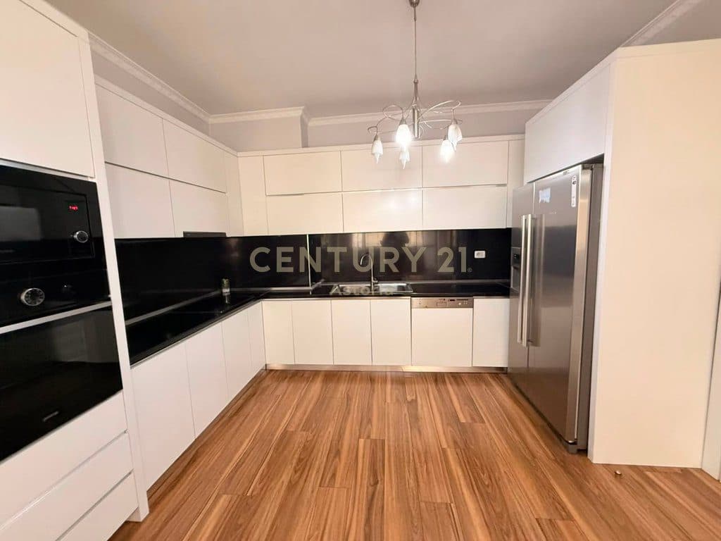 JEPET ME QIRA APARTAMENT 2+1+2 NE ASTIR, TE RRETHI 2