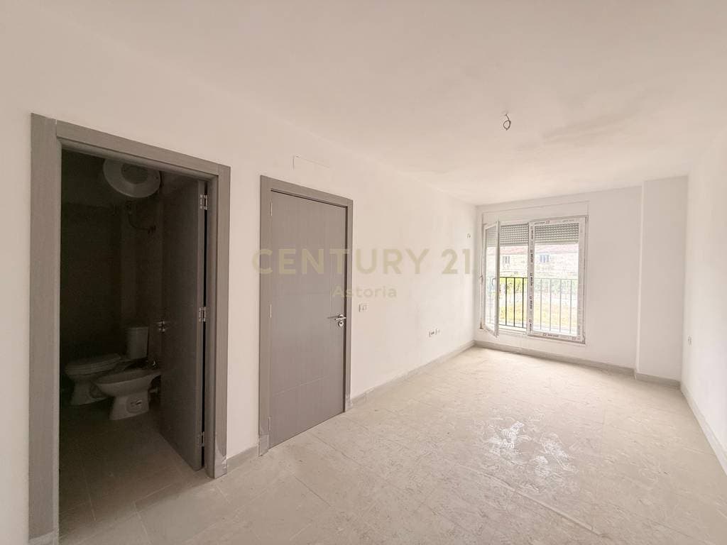 APARTAMENT 3+1+2 PER QIRA NE RRUGEN 5 MAJI 4