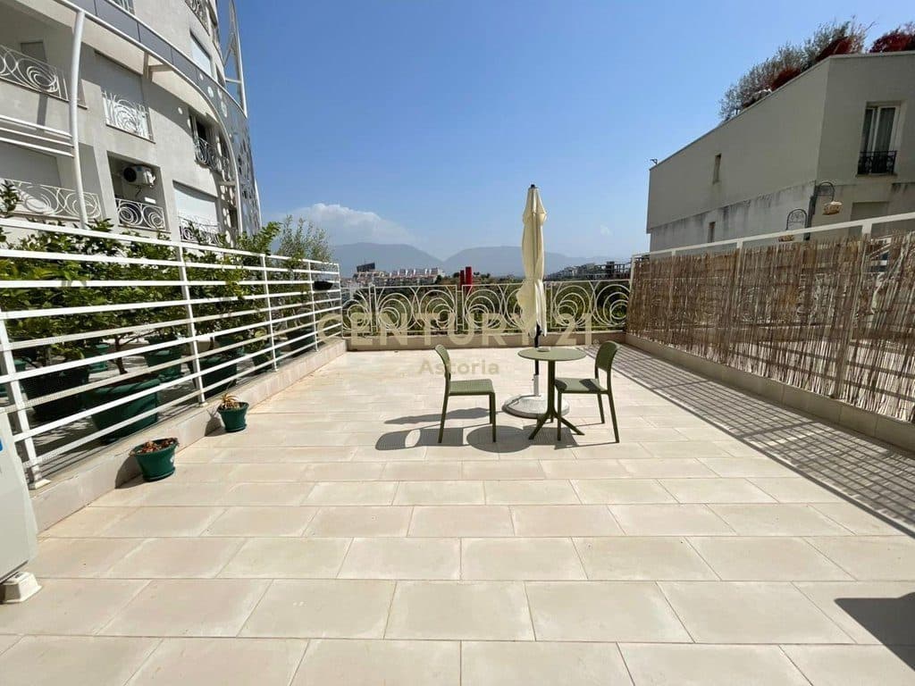 QIRA, TRIPLEX LUKS 3+1+3 ME VERANDË, ME VEND PARKIMI, REZIDENCË "KODRA E DIELLIT 2" 3