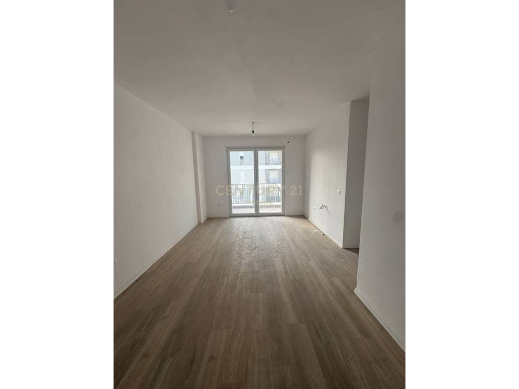 PËR SHITJE APARTAMENT 2+1 ME VEND PARKIM NË UNIVERS CITY