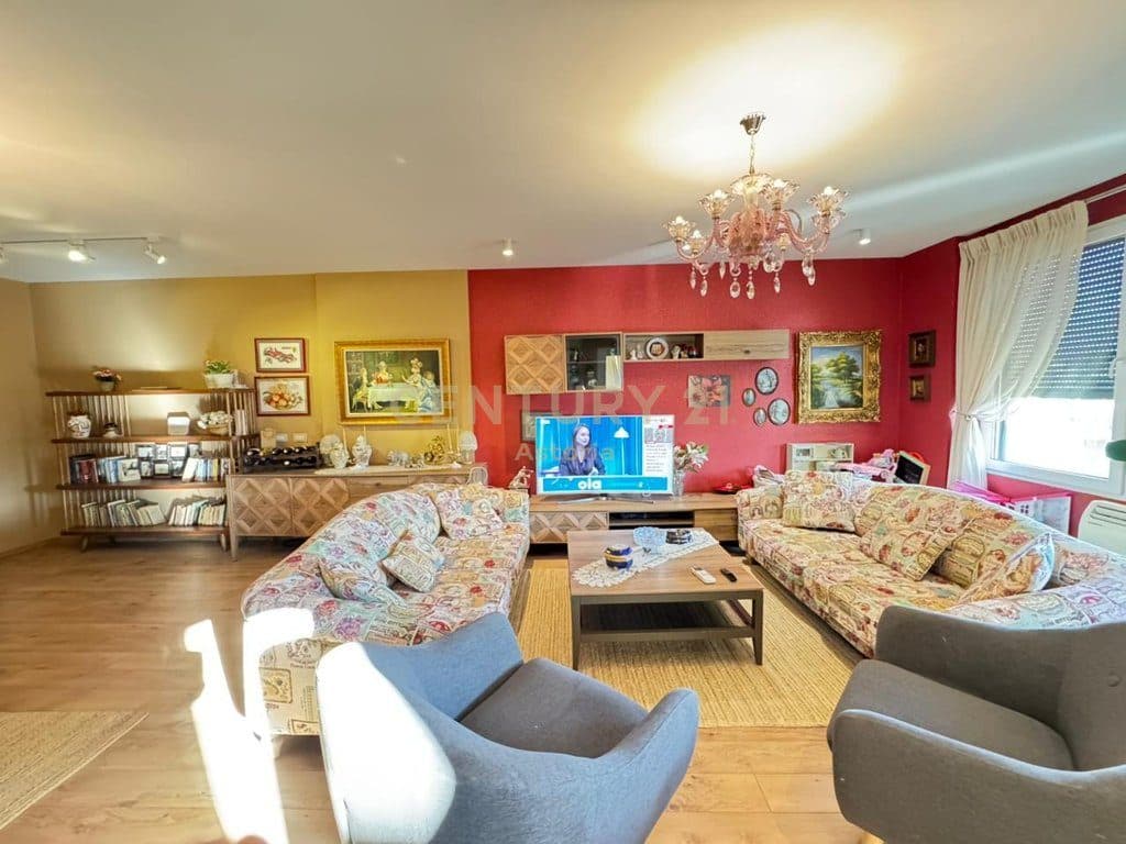 APARTAMENT EKSKLUZIV 2+1+2 PËR SHITJE, TEK ISH-EKSPOZITA