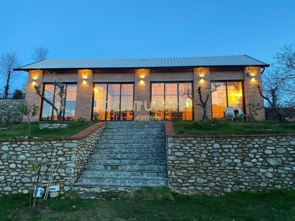 JEPET ME QIRA BAR-RESTORANT NE BERZHITE, IBE E POSHTME.