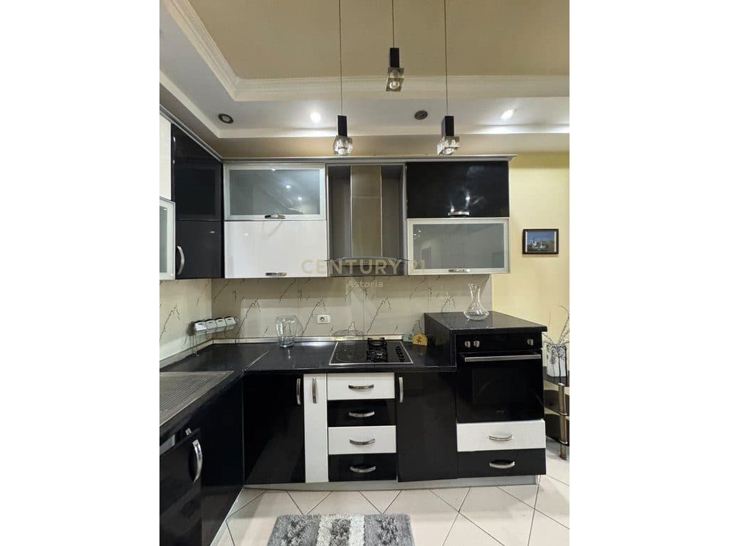 🏠 Jepet me qira apartament 3+1 përballë Deliorgjit. 2