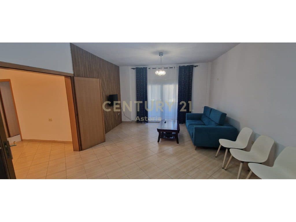 Shitet apartament 2+1+2 prane Kopshtit Botanik rruga Bill Klinton