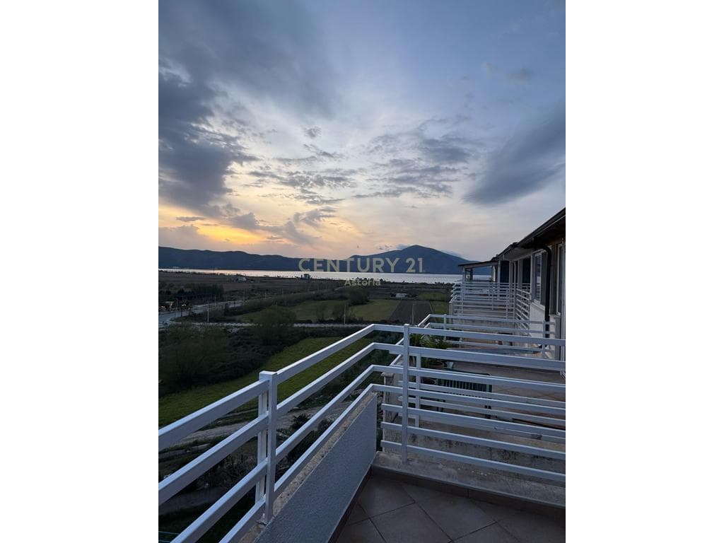 Shitet apartament 1+1+2 poste parkimi ne Orikum 2