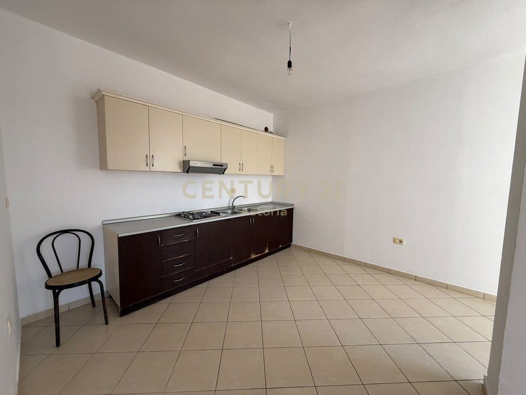 Shitet apartament 2+1 ne Astir, prane Viles L 4