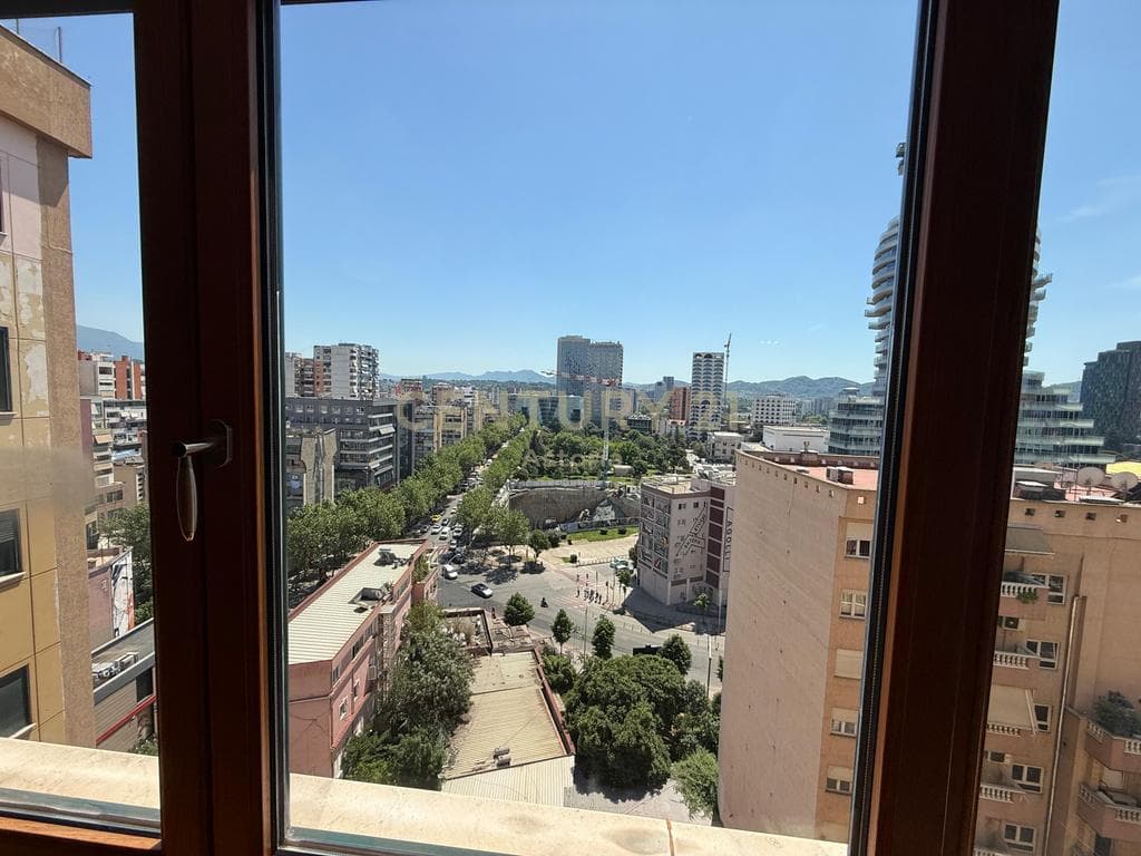 SHITET APARTAMENT 2+1+3+ 2 POSTE PARKIMI TE GALERIA, ISH KINEMA 17 NENTORI 2