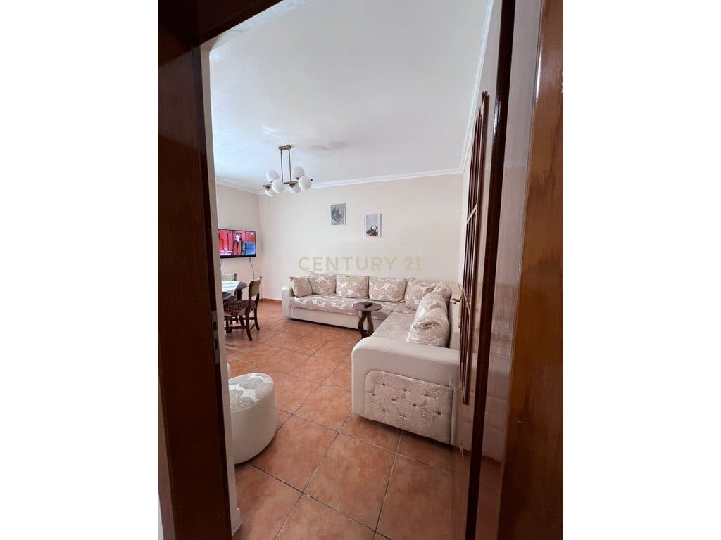 Jepet me qira apartament 2+1. Rruga e Elbasanit 4