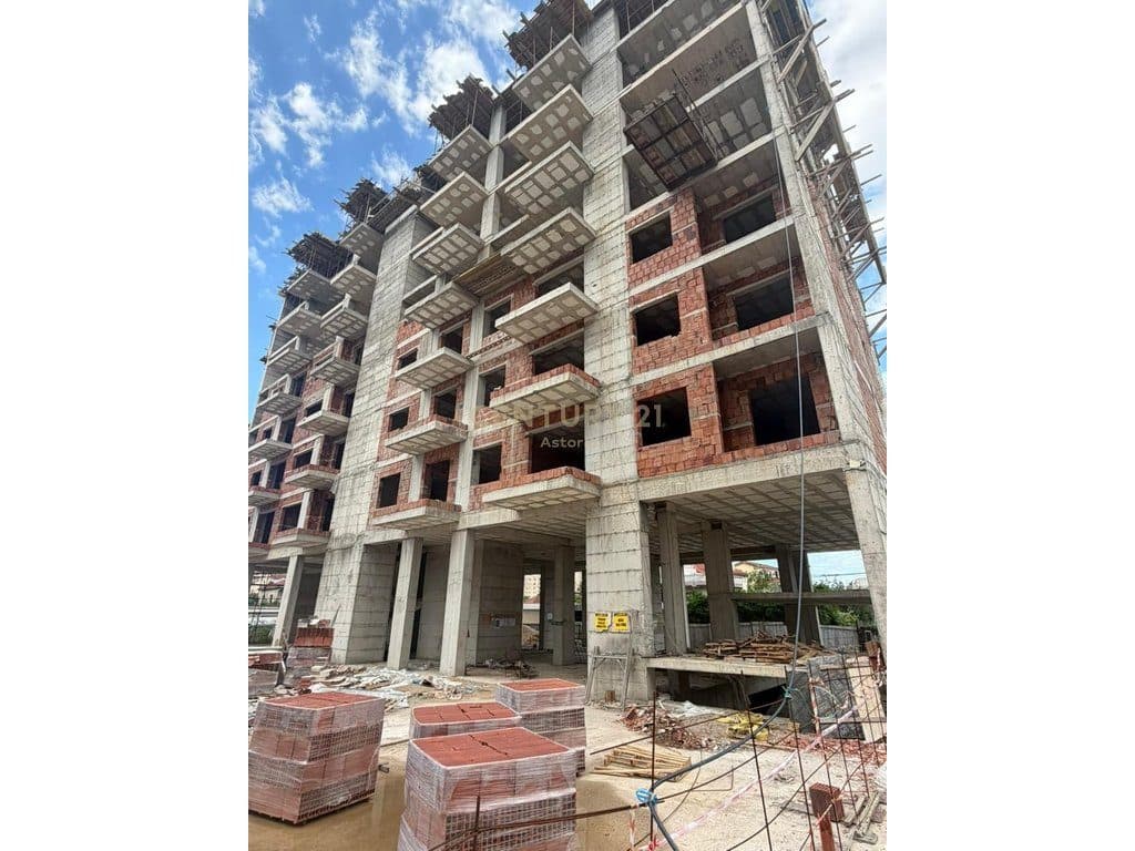 Shitet apartament 1+1 fusha aviacionit 2