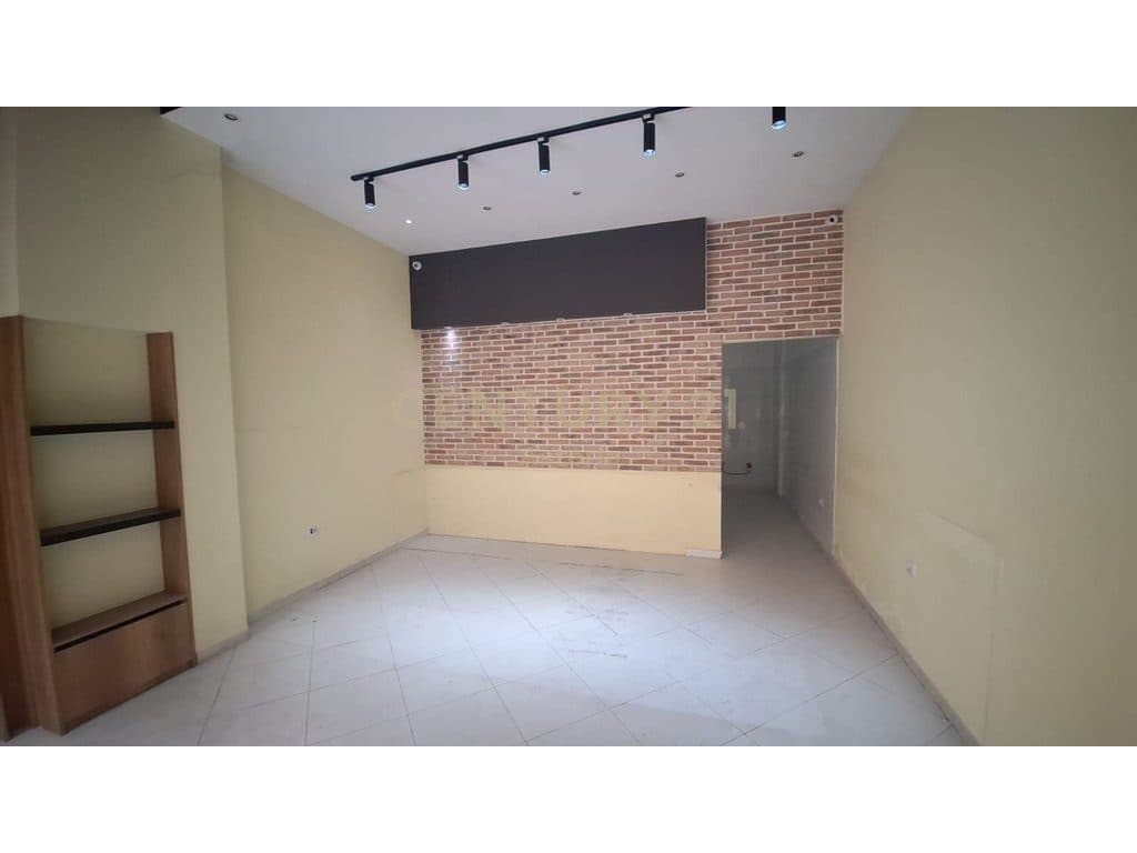 COMMERCIAL SPACE FOR SALE IN ASTIR