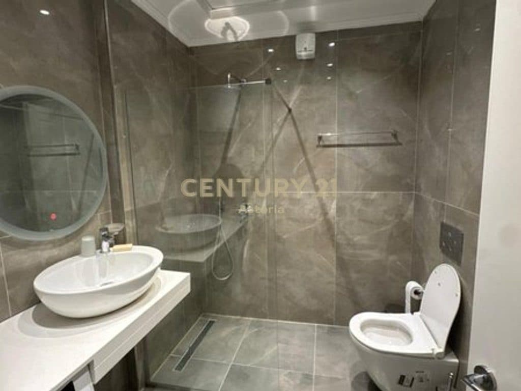 SHITET APARTAMENT 1+1 NE DON BOSKO, PRANE BUJTINES SE GJELIT 4