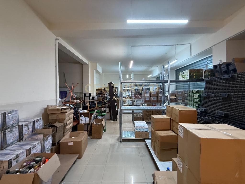 OKAZION!!! SHITET NJESI KOMERCIAL 233M2 NE BULEVARDIN MIGJENI, YZBERISH 4