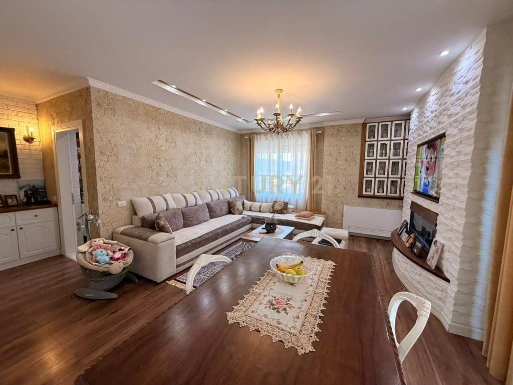 Shitet apartament premium 2+1+2+post parkimi ne kompleksin Sima Com, Unaza e re. 2