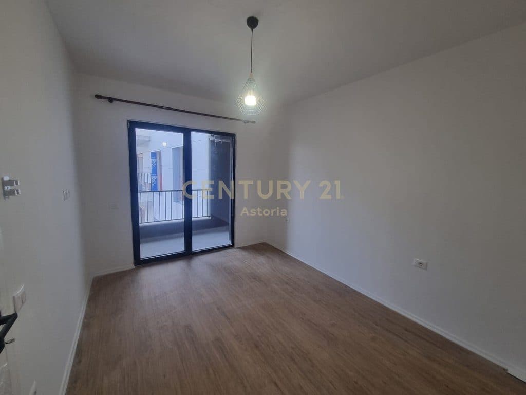 Jepet me qira apartament 1+1 te Bulevardi i Ri 4