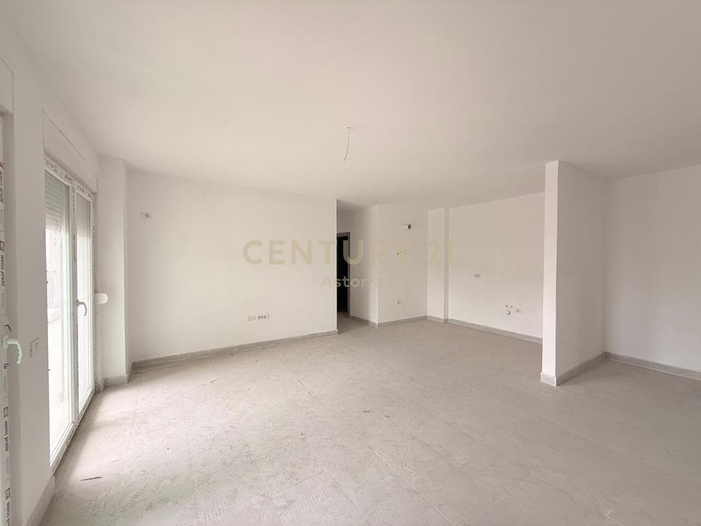 APARTAMENT 3+1+2 PER QIRA NE RRUGEN 5 MAJI 2