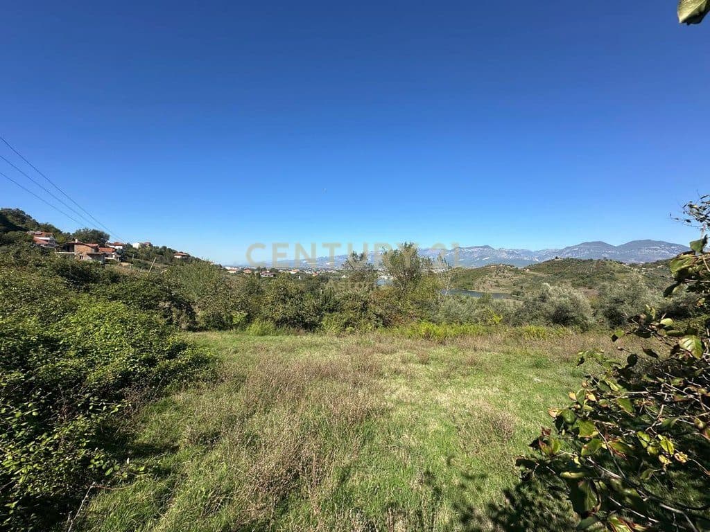 Land for sale with a view of the Kashar lake with potential for tourism investment. 2