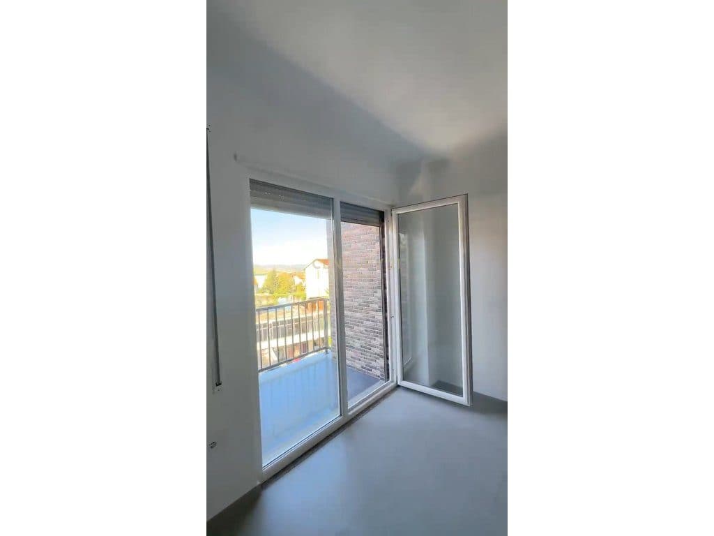 SHITET APARTAMENT 1+1 ME VERANDE NE INSTITUT 3