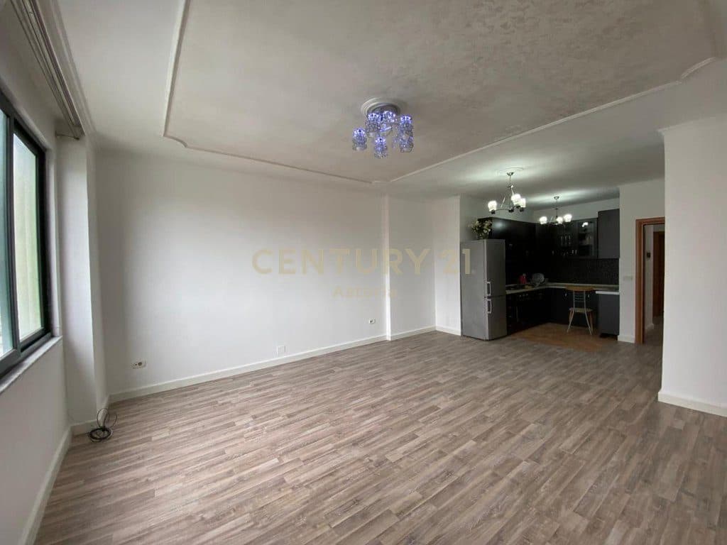 Jepet me qira apartament 3+1+2 per zyra, te Ish Ekspozita 2