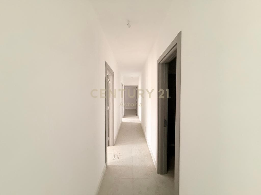 APARTAMENT 3+1+2 PER QIRA NE RRUGEN 5 MAJI 3