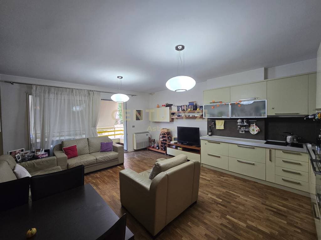 SHITET APARTAMENTI MOBILUAR 2+1+2, TEK LIQENI I THATE