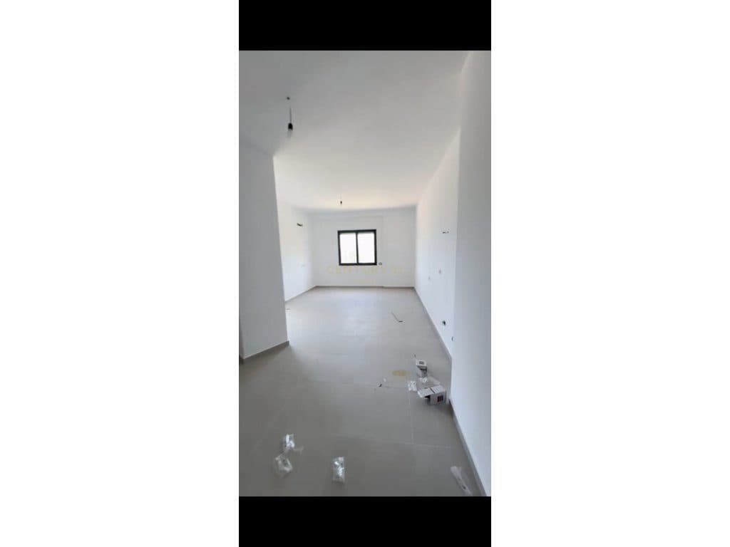 Shitet apartament 1+1 ne Radhime me pamje nga deti! 3