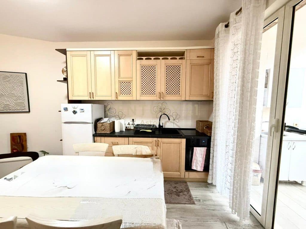 SHITET APARTAMENT 1+1 TE GJIMNAZI PARTIZANI 3