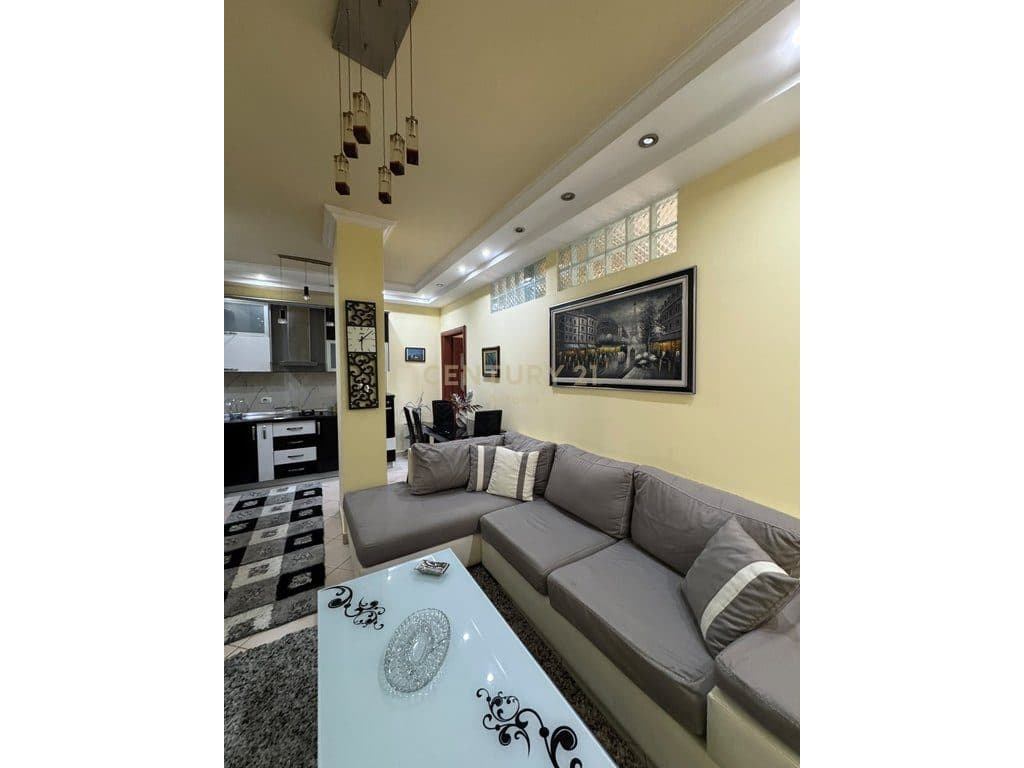 🏠 Jepet me qira apartament 3+1 përballë Deliorgjit.