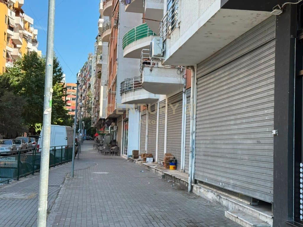 OKAZION!!! SHITET NJESI KOMERCIAL 233M2 NE BULEVARDIN MIGJENI, YZBERISH 3