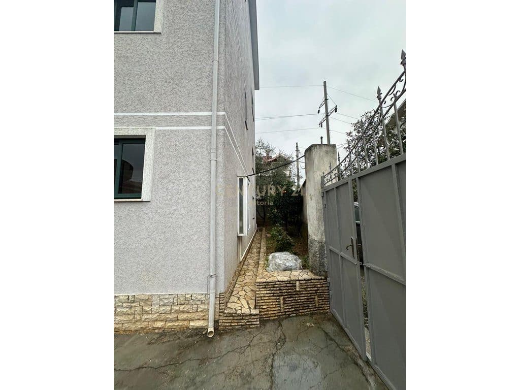Vile për shitje ne Kinostudios, afër Unazës së Madhe – Investoni në komoditet dhe privatësi. 3