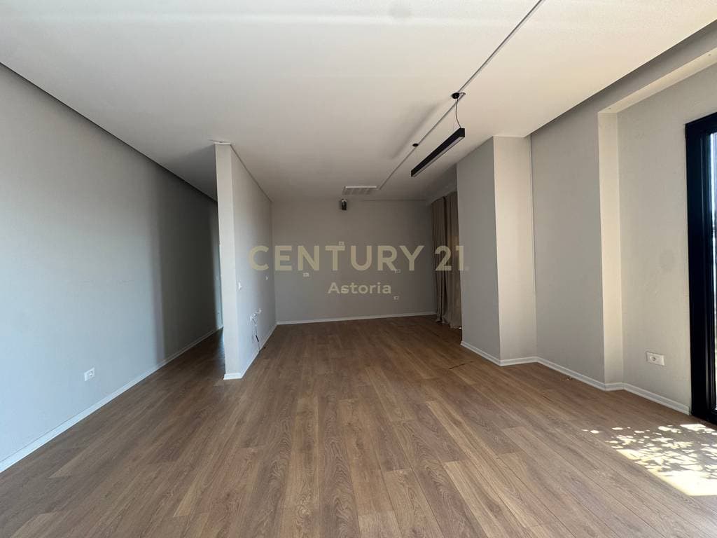 PREMIUM OFFICE FOR RENT IN TIRANA GARDEN BUILDING 4