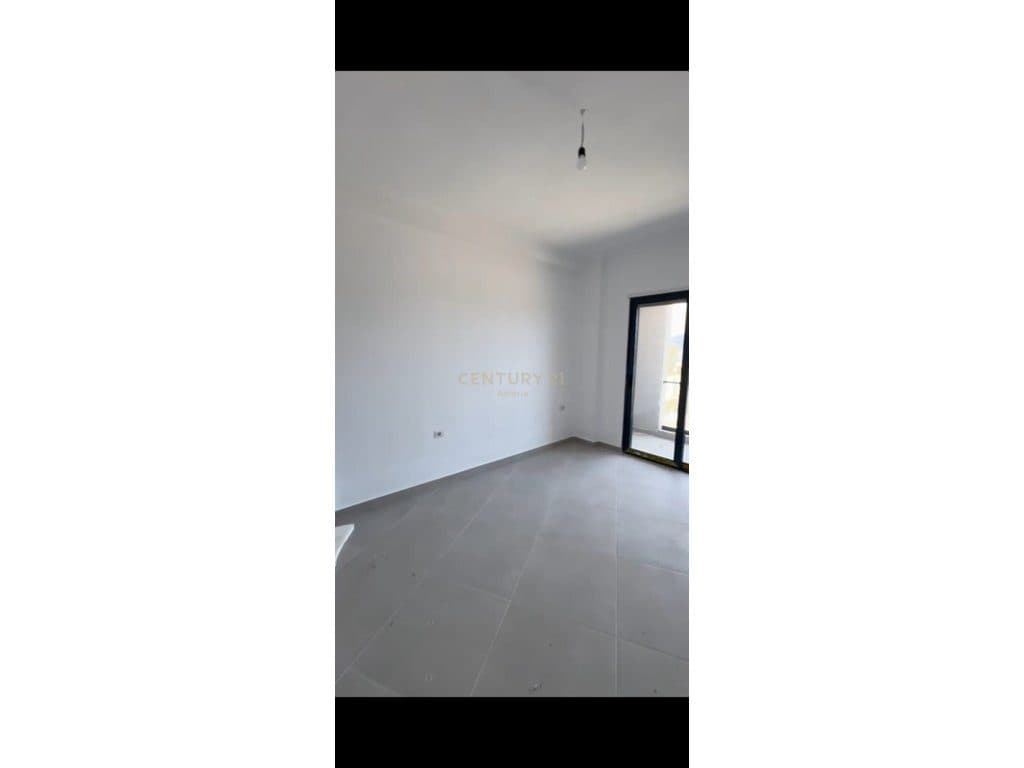Shitet apartament 1+1 ne Radhime me pamje nga deti! 2