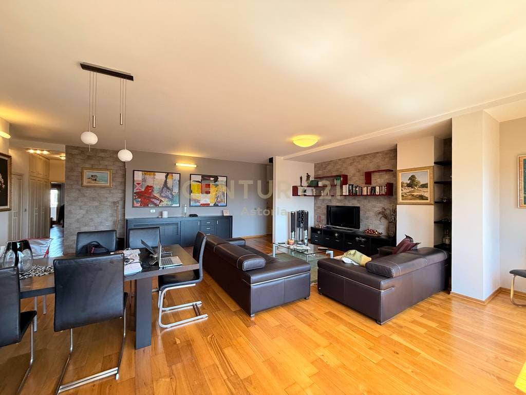 SHITET APARTAMENT 2+1+3+ 2 POSTE PARKIMI TE GALERIA, ISH KINEMA 17 NENTORI