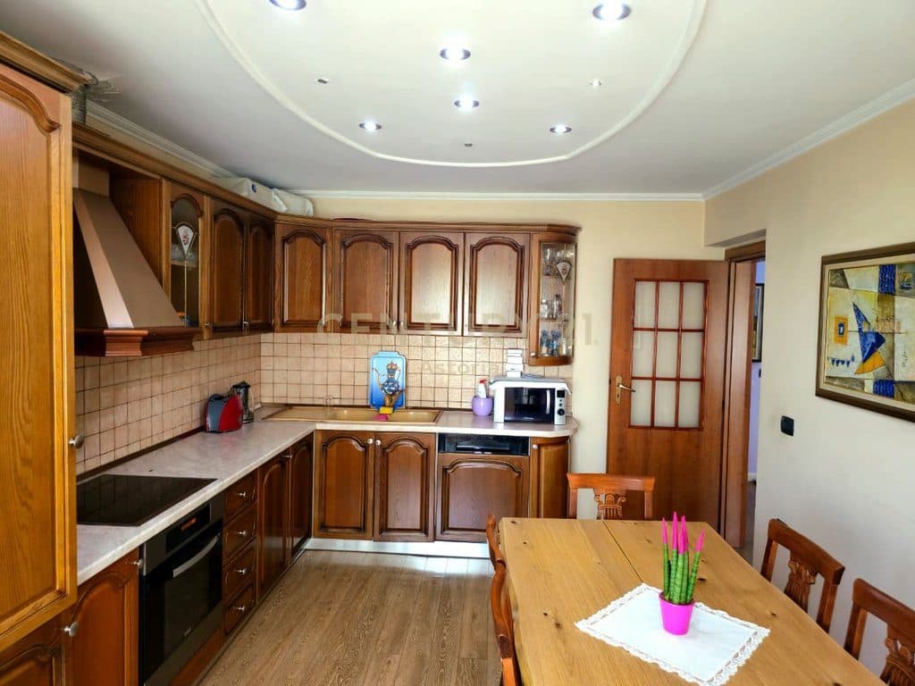 Apartment 3+1 for Sale at Myslym Shyri 3