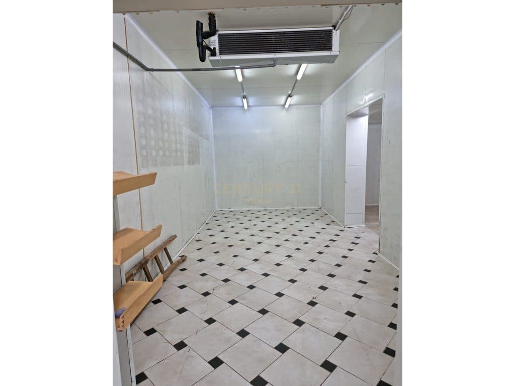 BUSINESS PREMISES FOR SALE, WAREHOUSES IN THE LOCATION 3