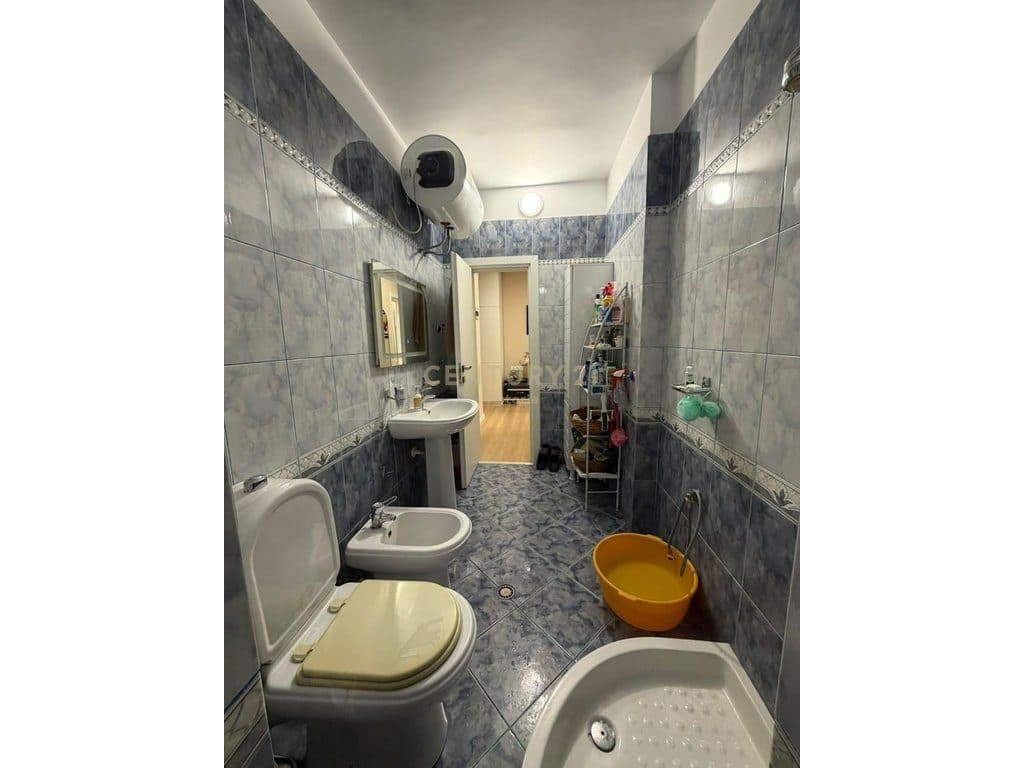 Jepet me qira apartament 1+1 në Myslym Shyri. 3