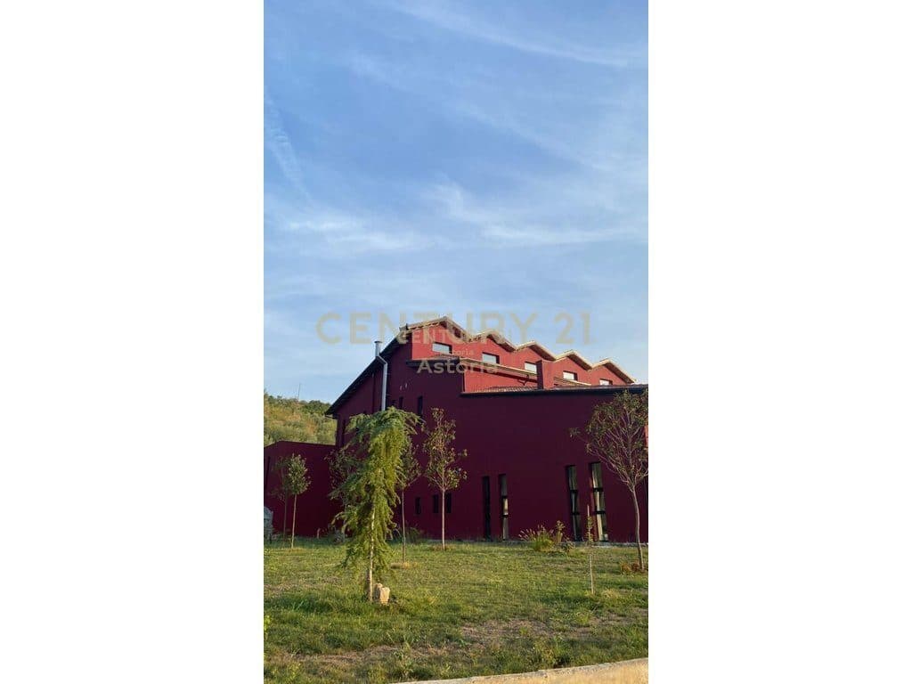 SHITET KOMPLEKS ME VRESHT, KANTINË VERE, RESTORANT DHE AKOMODIM – 13,200 M² NË BYSHEK, ELBASAN 3