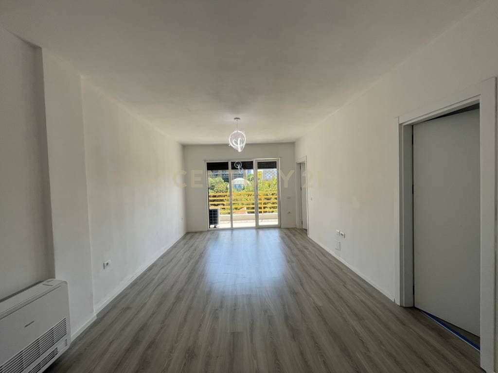 QIRA,APARTAMENT PER BANIM/ZYRE KOMPLEKSI E-88,LAPRAKE.