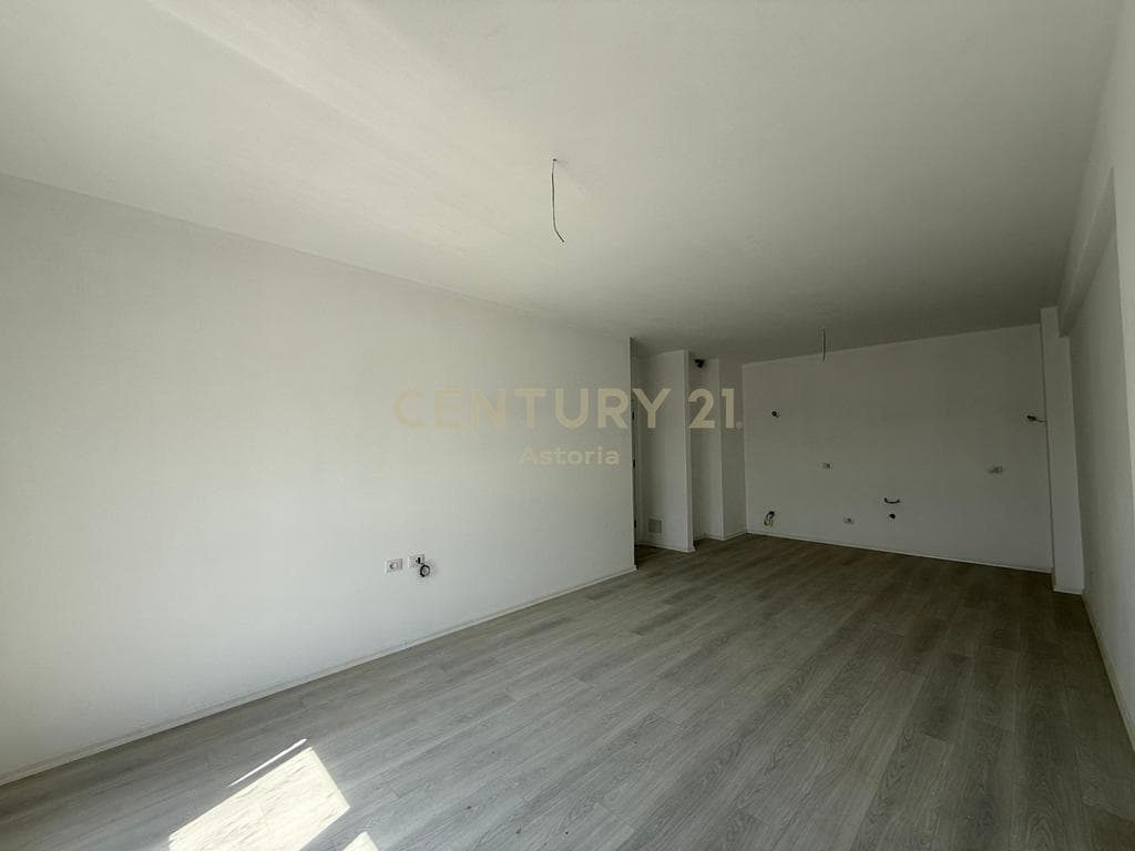 SHITET APARTAMENT 2+1 NE RRUGEN 5 MAJI 2