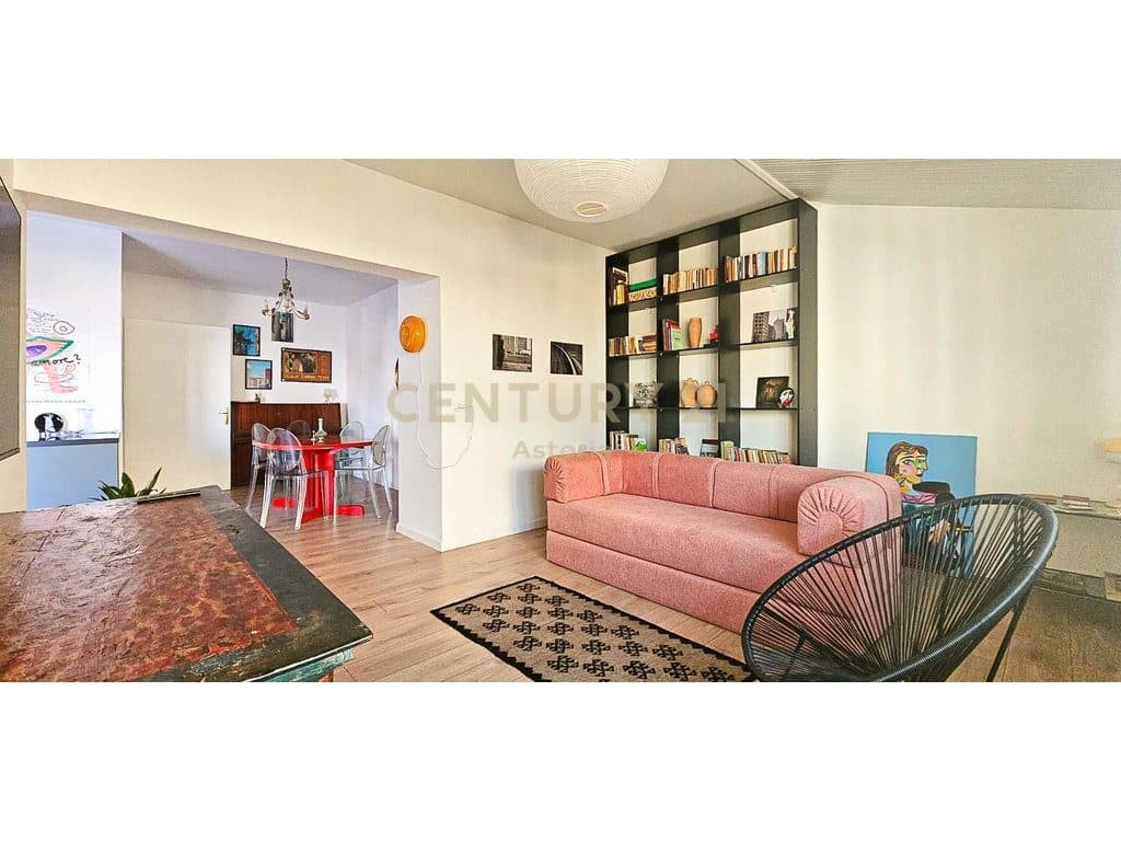 SHITET APARTAMENT 2+1 PRANE RRUGES SE KAVAJES