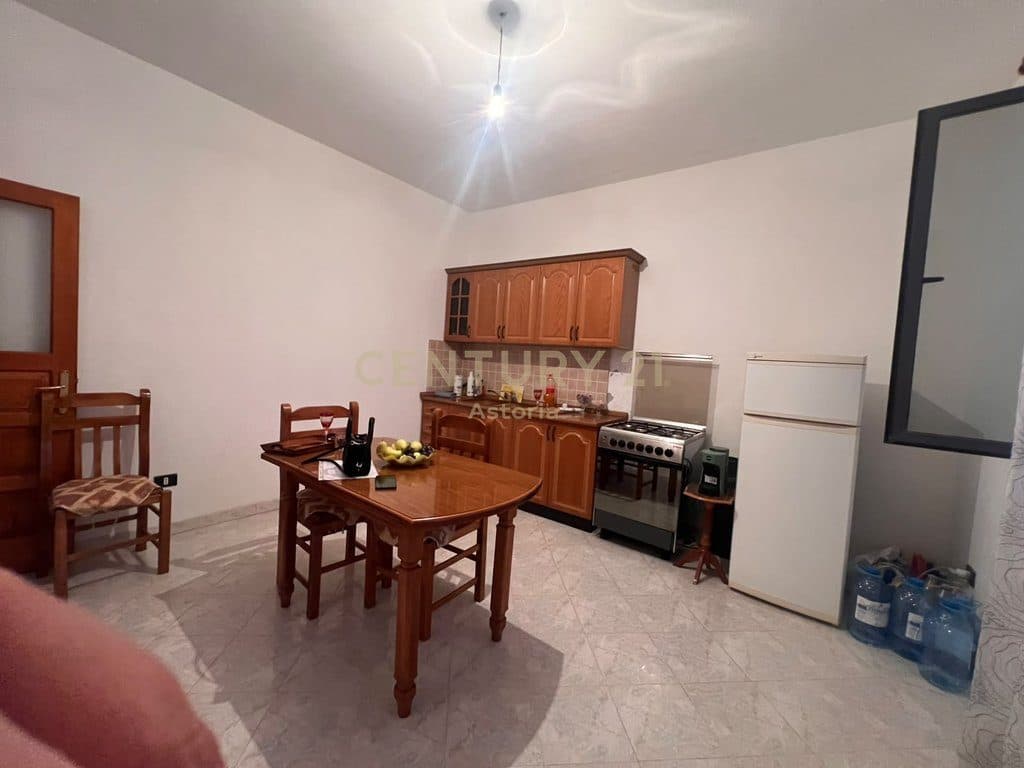 Shitet Shtëpi Private – Komoditet, Hapësirë dhe Mundësi Investimi, Kavaje 3
