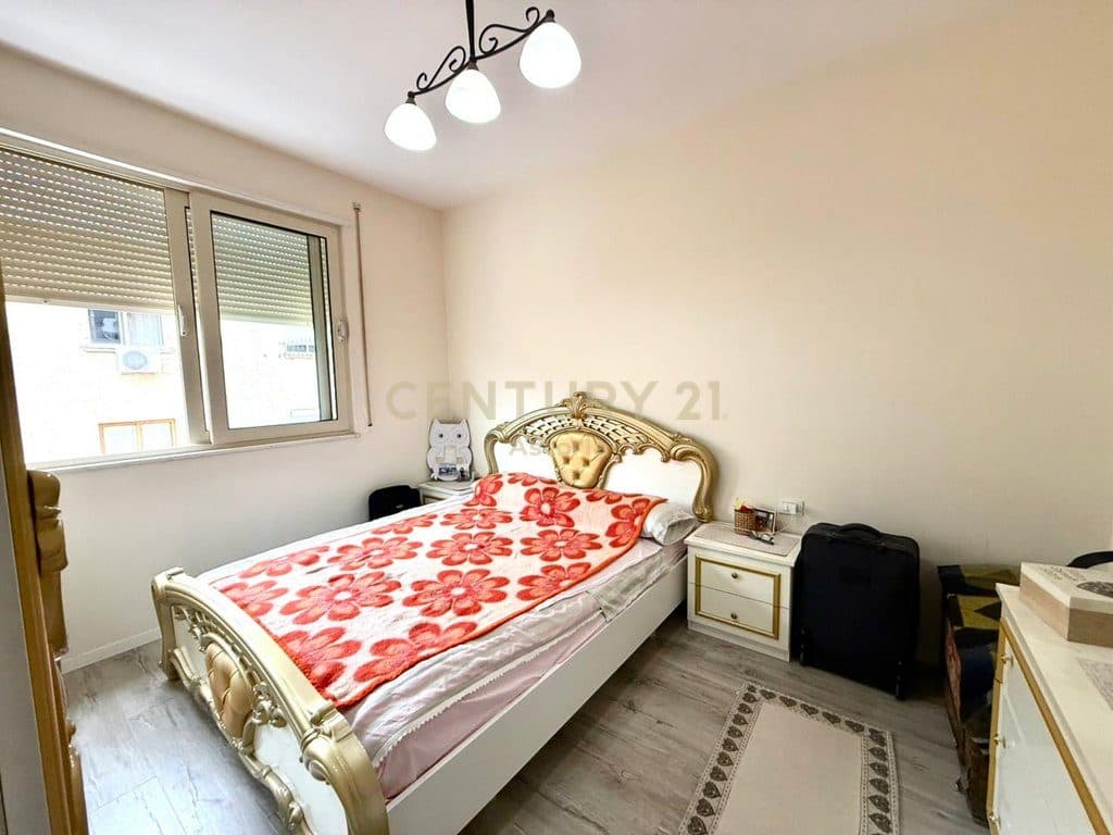 SHITET APARTAMENT 1+1 TE GJIMNAZI PARTIZANI 4