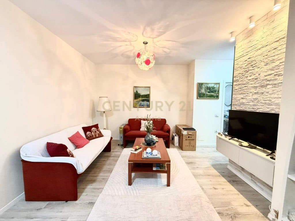 SHITET APARTAMENT 1+1 TE GJIMNAZI PARTIZANI 2