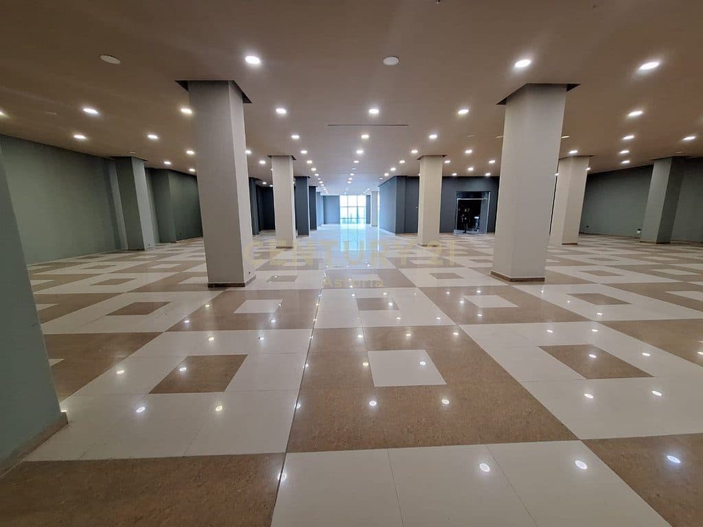 COMMERCIAL SPACE FOR RENT NEXT TO THE ROAD ON THE TIRANA-DURRES HIGHWAY. 4