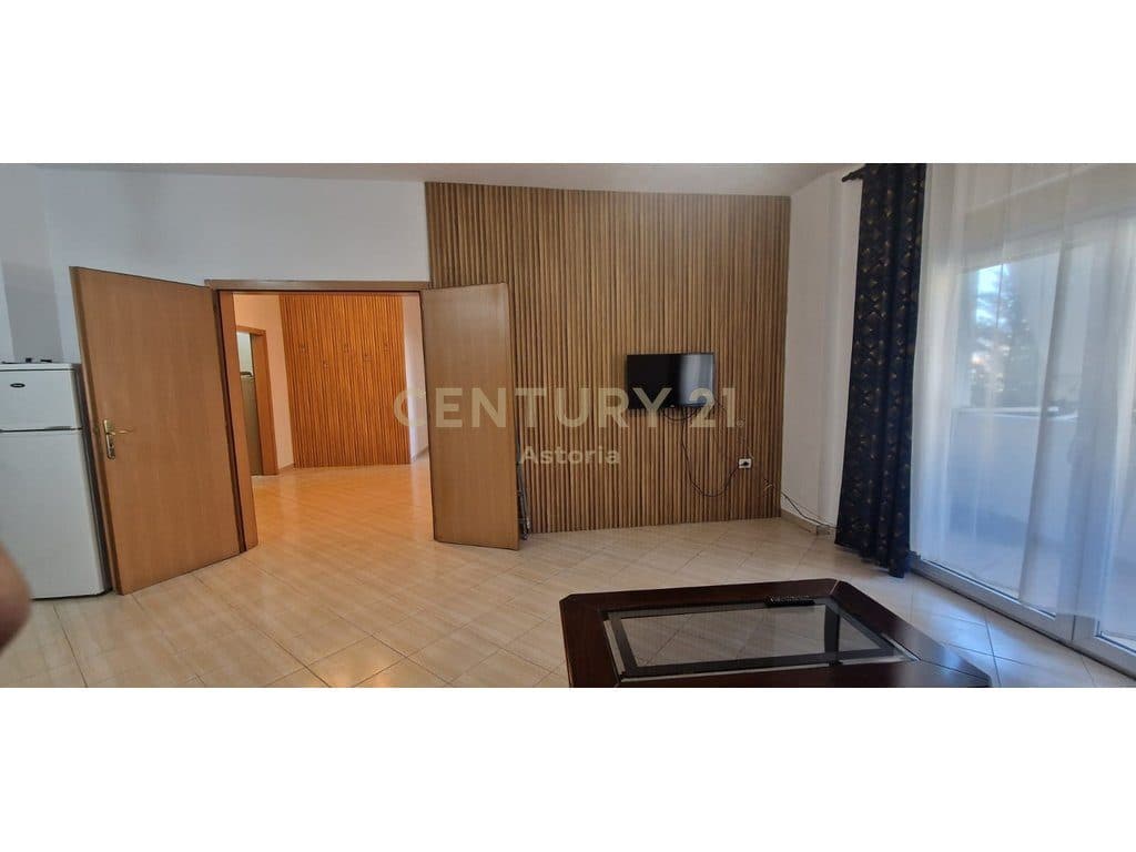 Shitet apartament 2+1+2 prane Kopshtit Botanik rruga Bill Klinton 2