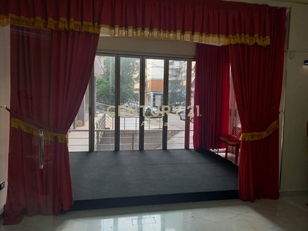 Shop for sale in Tiranë