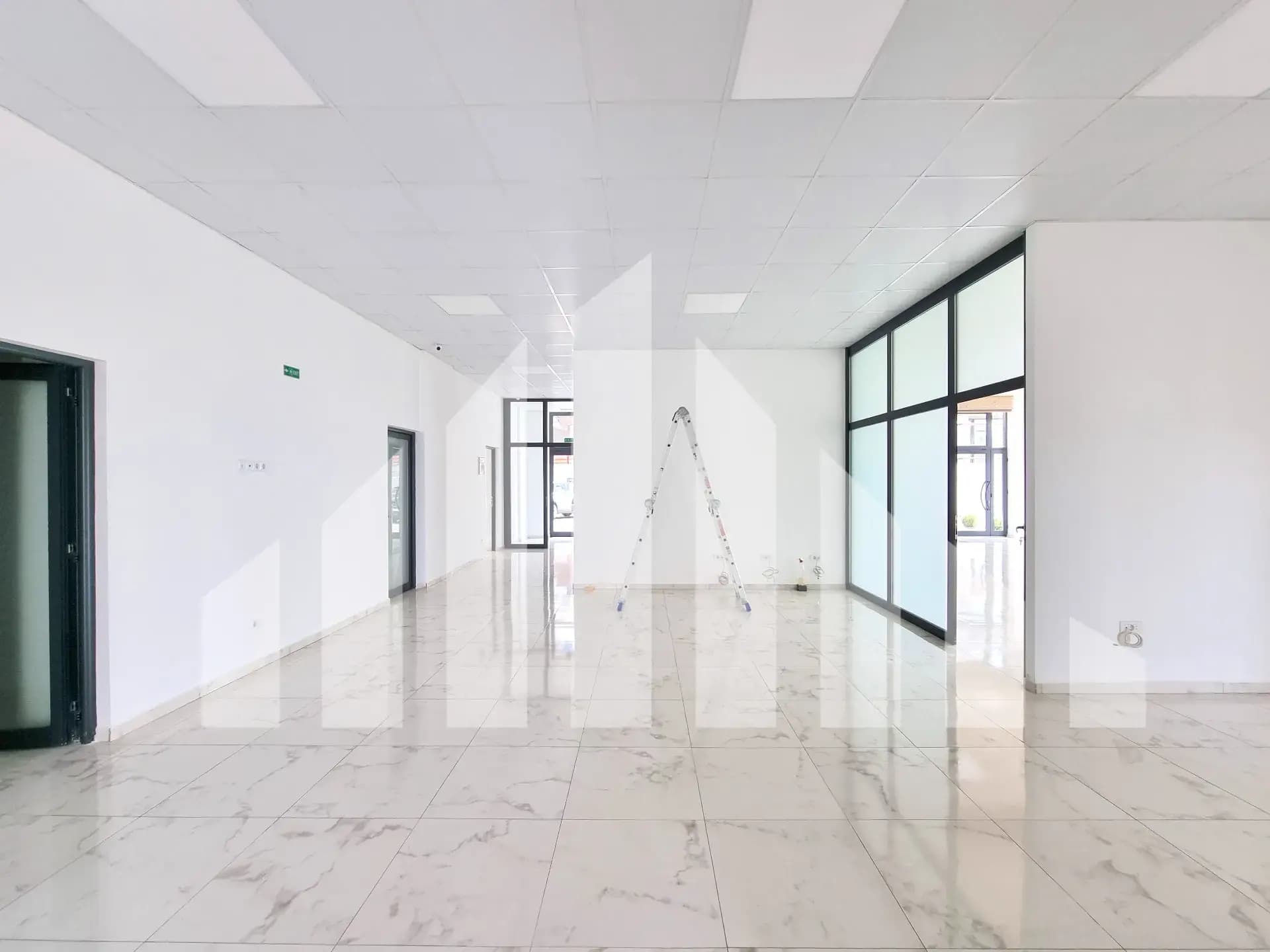 Lokal & Zyrë • 327m2