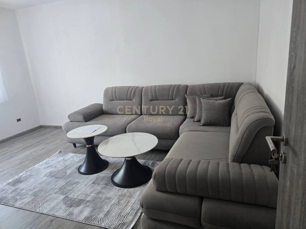 Apartment 3+1 me qira te ish Parku 2