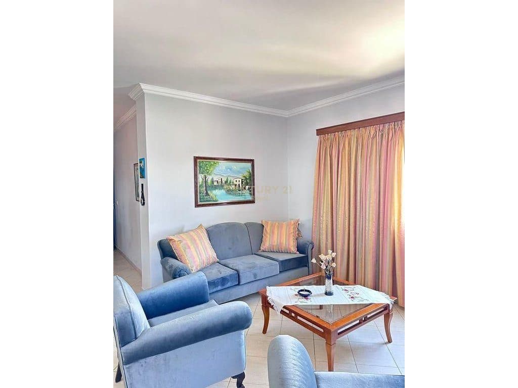 Shitet apartament 3+1+2 prane Saranda Palace