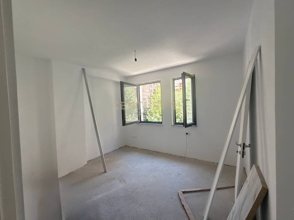 SHITET APARTAMENT 2+1+2 NE ASTIR